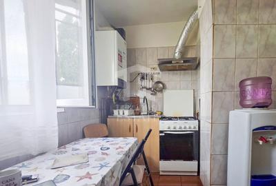 Apartament cu 3 camere semidecomandat, mobilat în Giurgiului