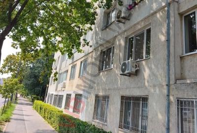 Apartament cu 3 camere semidecomandat, mobilat în Abator