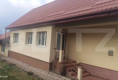 Casă individuală cu 4 camere în Petelea