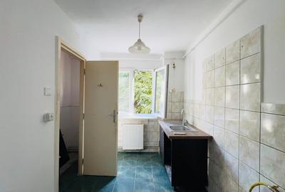 Centrala proprie, etaj intermediar, strada Harniciei 4 - 9