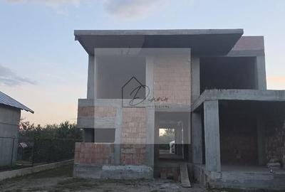 Casă individuală cu 6 camere în Strejnicu