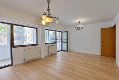 Apartament cu 3 camere semidecomandat în Tei