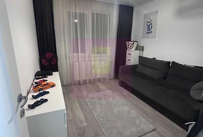 Apartament cu 3 camere decomandat în Titan