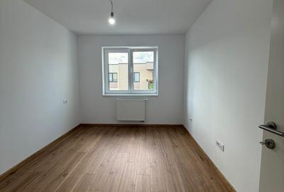 Apartament cu 3 camere decomandat în Tractorul