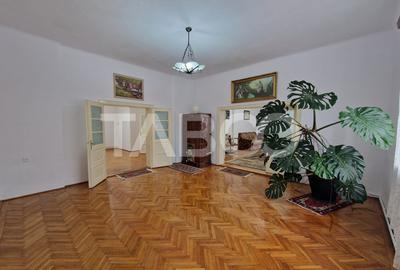 Apartament cu 4 camere decomandat, mobilat în Central