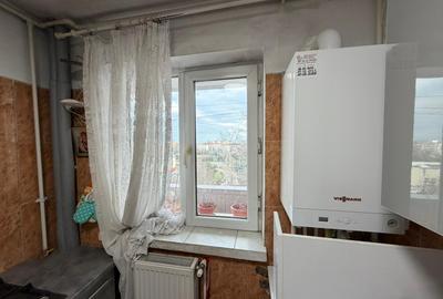 Apartament cu 2 camere  de vânzare, decomandat, zona Km 4-5 - 8