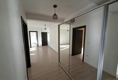 Apartament 3 camere 75mp,et.3 cu pod,loc de parcare,bucatarie mobilata-cod163478 - 2