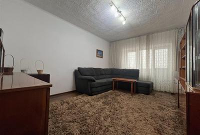 Apartament cu 3 camere decomandat în Nicolina