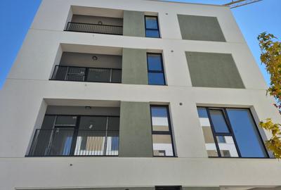 Apartament cu 3 camere decomandat în Lipovei