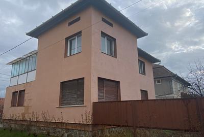 Casă individuală cu 6 camere în Marghita