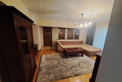 Apartament cu 3 camere semidecomandat în Decebal