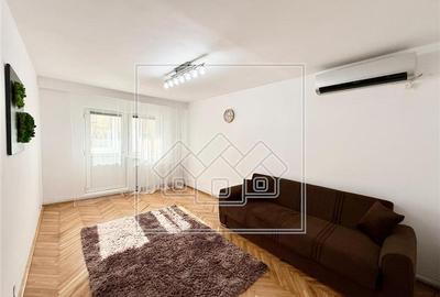 Apartament cu 4 camere decomandat în Valea Aurie