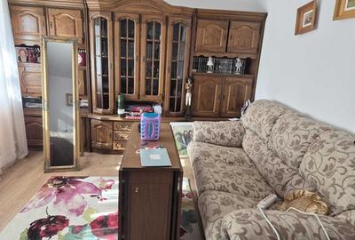 Apartament 3 camere + garaj , zona Bucovina , etajul 2 , mobilat - 1