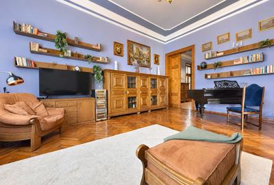 Apartament în Piața Libertății | Clădire istorică, balcon cu vedere spre piață - 18