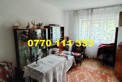 Apartament cu 3 camere decomandat în Călărași