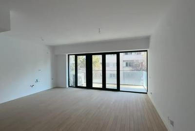 Apartament cu 3 camere semidecomandat în Panduri