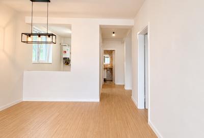 Apartament cu 3 camere decomandat în Cristian