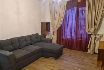 Apartament cu 3 camere semidecomandat, mobilat în Romană