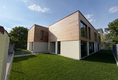 Duplex cu 4 camere în Libertății