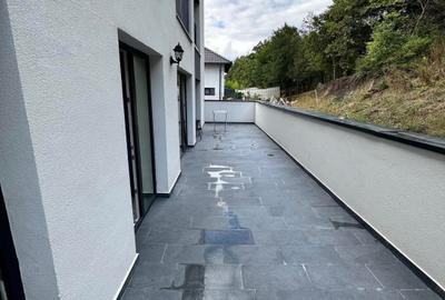 Apartament cu 3 camere semidecomandat în Iris