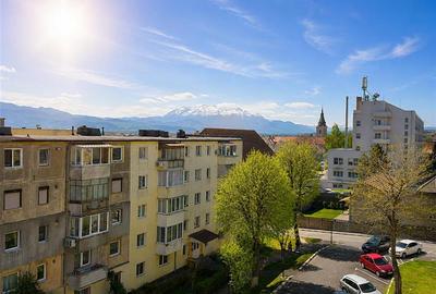 Apartament cu 2 camere semidecomandat, mobilat în Central