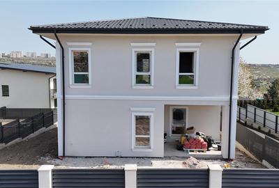 Casă cu 4 camere în Valea Lupului