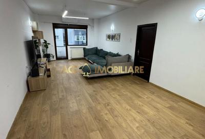Apartament cu 3 camere decomandat, mobilat în Calea Victoriei