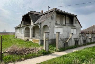 Casă individuală cu 7 camere în Botiz