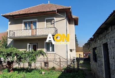 Casă individuală cu 5 camere în Cetate
