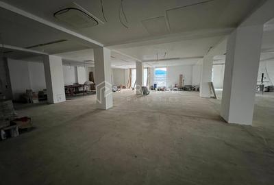 Spațiu comercial, de 360 mp, în Cristești
