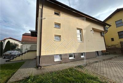 Spatiu birouri de inchiriat - 9 camere - teren 470 mp - 11