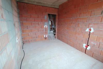 DUPLEX SPATIOS - ASFALT - POSIBILITATE CARPORT - 8