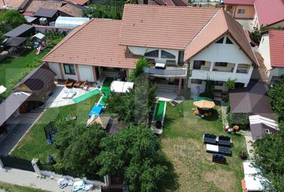 Casă individuală cu 8 camere în Micești