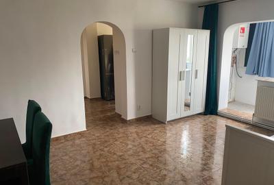 Apartament cu 4 camere semidecomandat în Timpuri Noi