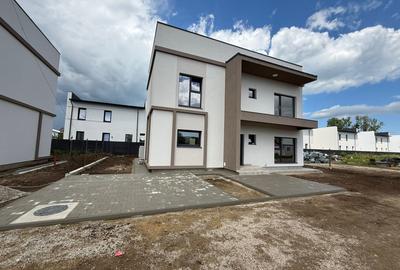 Casă individuală cu 5 camere în Tunari