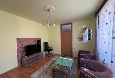 Apartament 3 camere - etaj 3 - balcon - zona Cedonia - 2