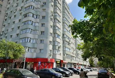 Apartament cu 4 camere semidecomandat, mobilat în Rahova
