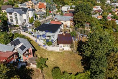 Teren Construcții intravilan de 1456 mp, în Central