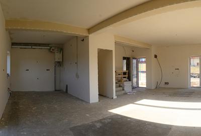 Duplex cu 4 camere decomandat în Central