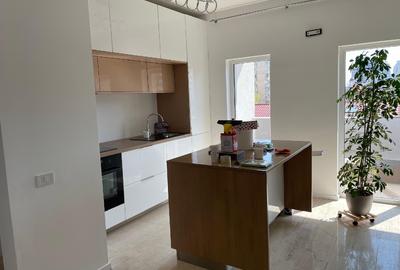 Apartament cu 3 camere semidecomandat, mobilat în Doamna Ghica
