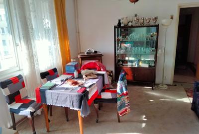 Apartament cu 3 camere semidecomandat, mobilat în Colentina