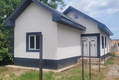 Casă individuală cu 3 camere în Lumina