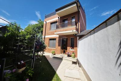 Casă individuală cu 3 camere în Central
