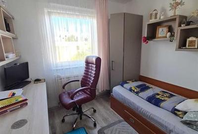 Apartament cu 3 camere semidecomandat, mobilat în Astra