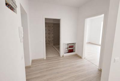 Apartament cu 2 camere decomandat în Titan