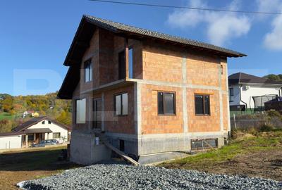 Casă individuală cu 5 camere în Nord-Est