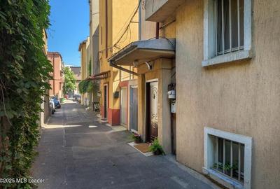 Casă individuală cu 10 camere în Cotroceni