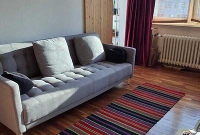 Apartament cu 3 camere semidecomandat, mobilat în Dristor