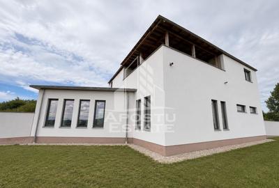 Casă cu 7 camere în Sud