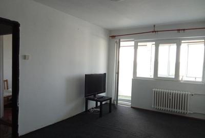 Apartament cu 2 camere semidecomandat, mobilat în Titan